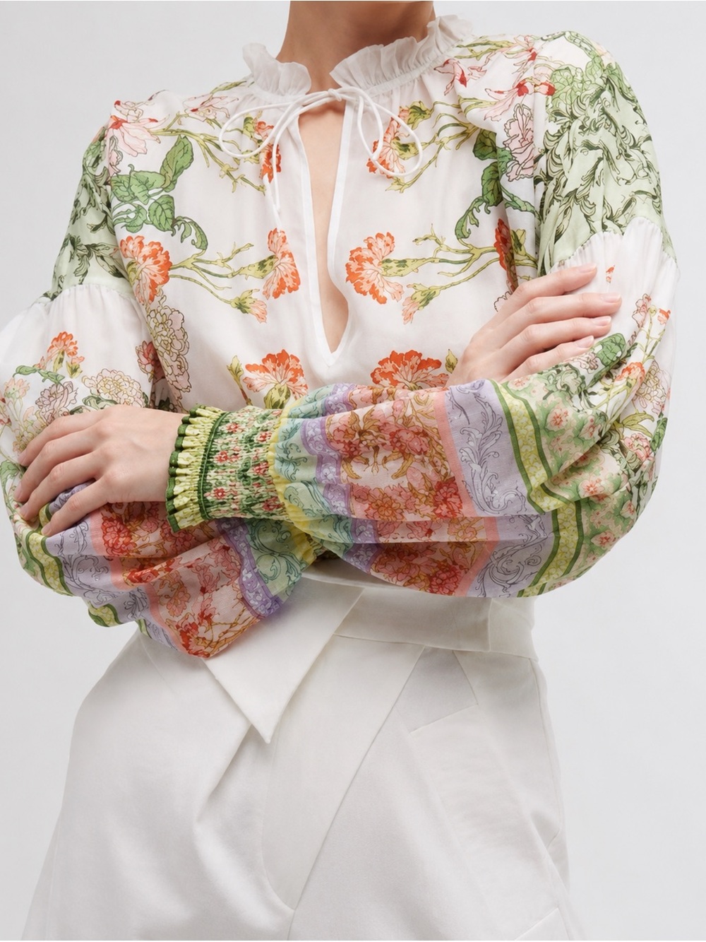 Alice + Olivia Julius Smocked Cuff Silk Blend Blouse XS - Picture 3 of 9